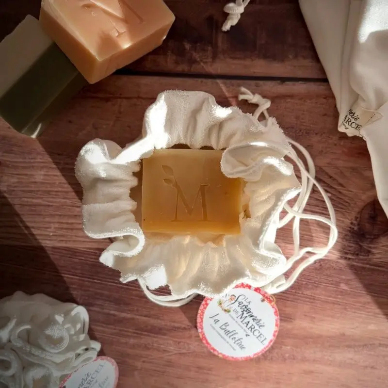 la-ballotine-pochette-en-coton-bio-pochette-de-transport-porte-savon-nomade-ouverte-la-savonnerie-de-marcel