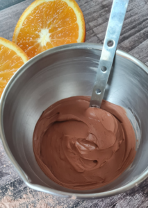 Lire la suite à propos de l’article Masque bonne mine à l’orange : La recette qui illumine l’hiver